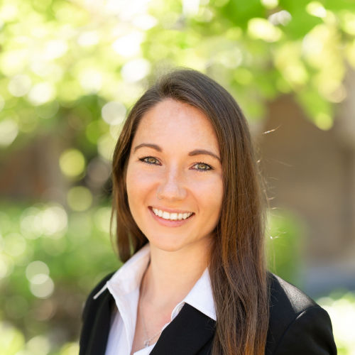 headshot of nina-buchman